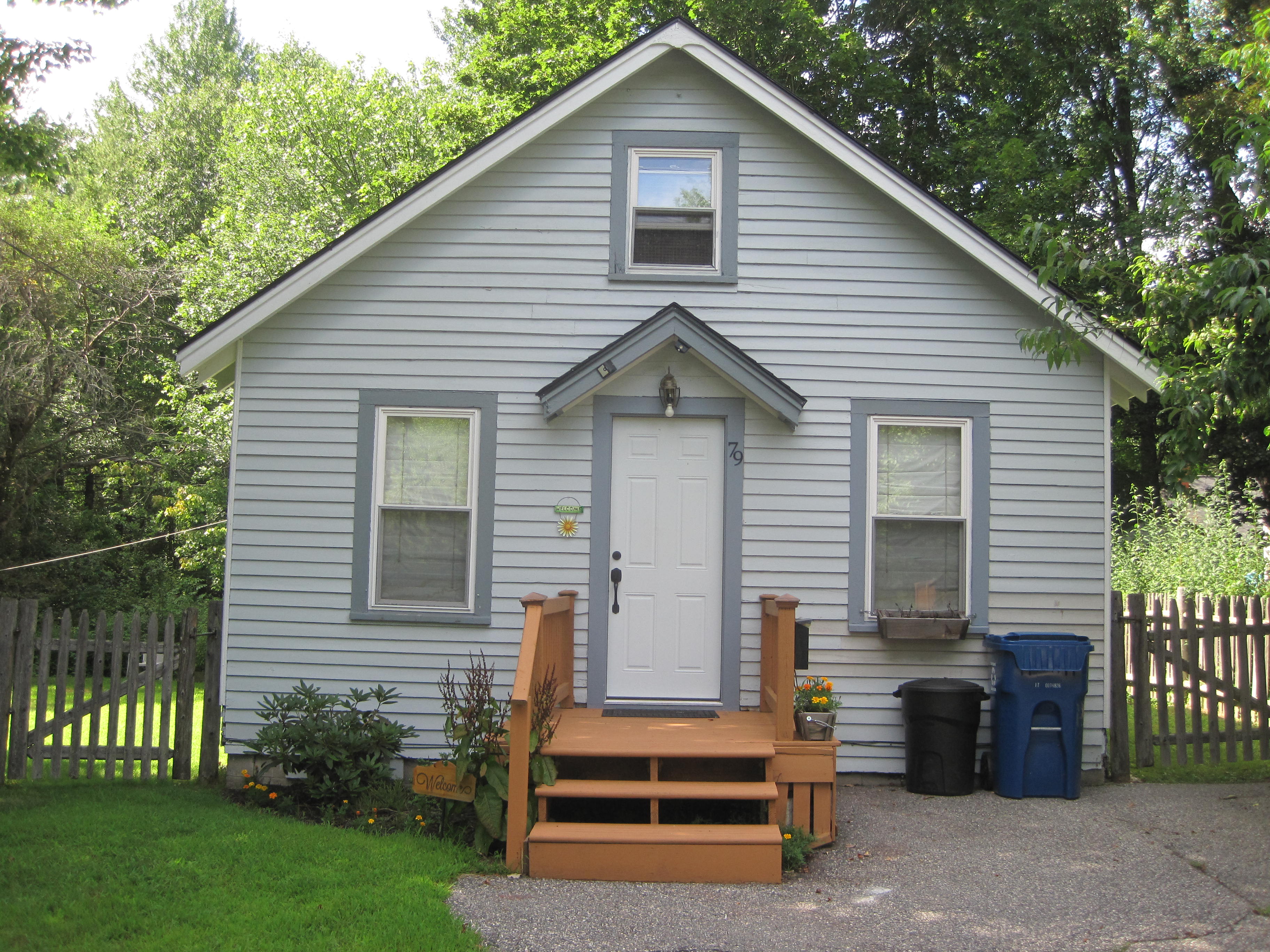 Unique Lofty Cottage Tiny House In Portland Fenced Yard Pets